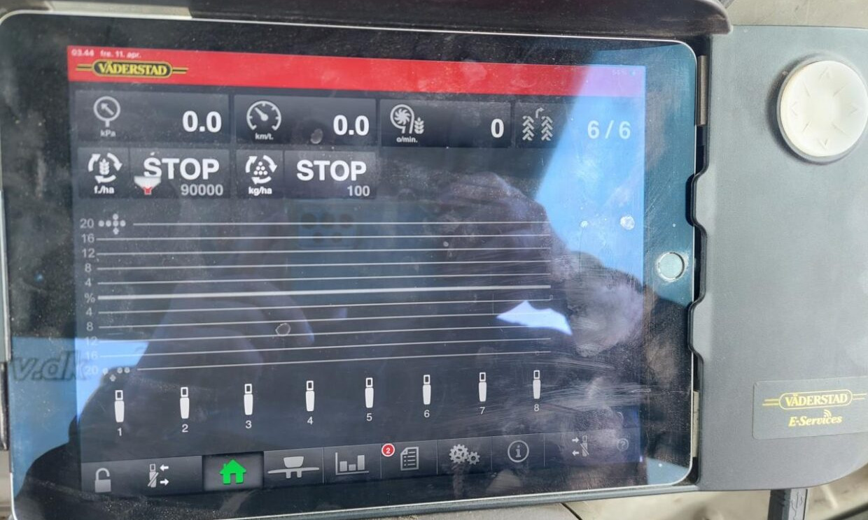 وضع البذور فى خطوط Väderstad Tempo 8 F med E-service: صور 13 وضع البذور فى خطوط Väderstad Tempo 8 F med E-service: صور 13