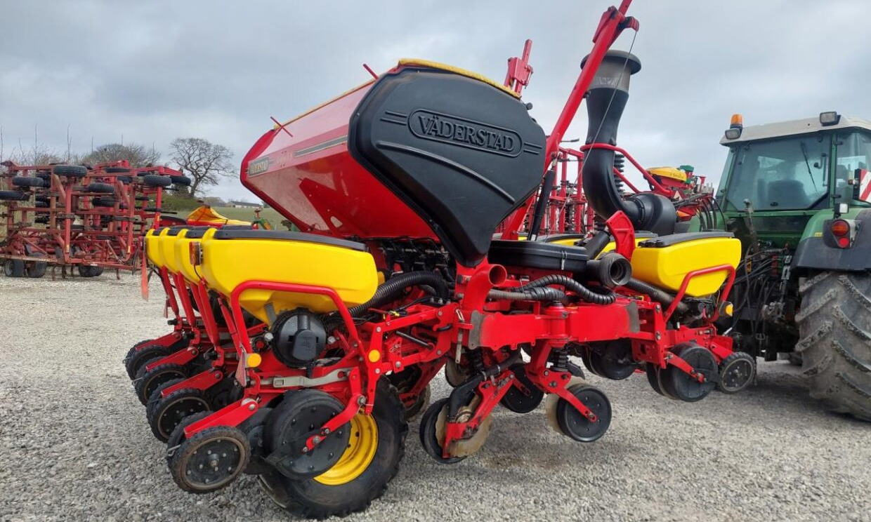 Väderstad Tempo 8 F med E-service - وضع البذور فى خطوط: صور 5 Väderstad Tempo 8 F med E-service - وضع البذور فى خطوط: صور 5
