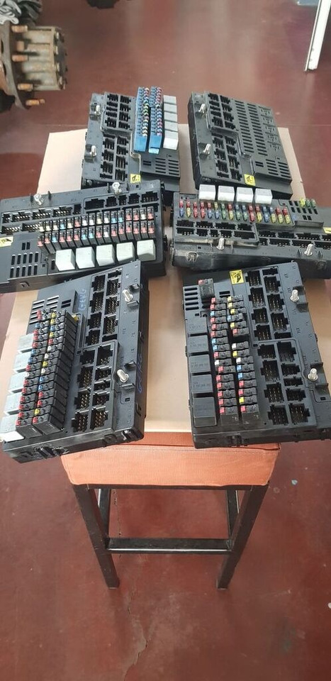 Mercedes-Benz GRUNDMODUL ACTROS MP4 A001 446 25 58 Mercedes-Benz ACTROS MP4 - كتلة التحكم - شاحنة: صور 3 Mercedes-Benz GRUNDMODUL ACTROS MP4 A001 446 25 58 Mercedes-Benz ACTROS MP4 - كتلة التحكم - شاحنة: صور 3