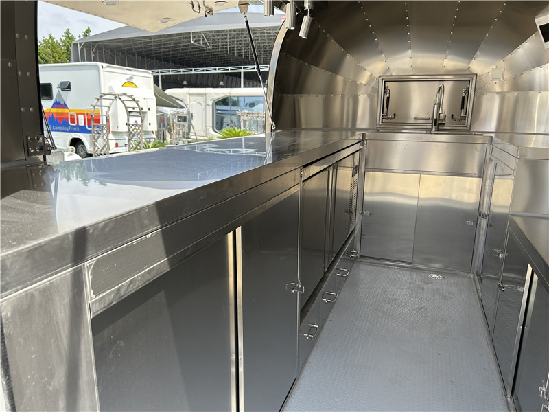 عربة الطعام لنقل الطعام Small Food Trailer Crepes, Gelato & More | European Street Food Truck: صور 11 عربة الطعام لنقل الطعام Small Food Trailer Crepes, Gelato & More | European Street Food Truck: صور 11