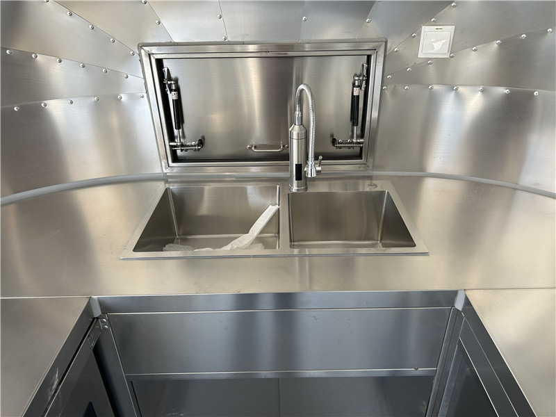 عربة الطعام لنقل الطعام Small Food Trailer Crepes, Gelato & More | European Street Food Truck: صور 17 عربة الطعام لنقل الطعام Small Food Trailer Crepes, Gelato & More | European Street Food Truck: صور 17