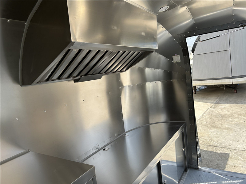 عربة الطعام لنقل الطعام Small Food Trailer Crepes, Gelato & More | European Street Food Truck: صور 20 عربة الطعام لنقل الطعام Small Food Trailer Crepes, Gelato & More | European Street Food Truck: صور 20