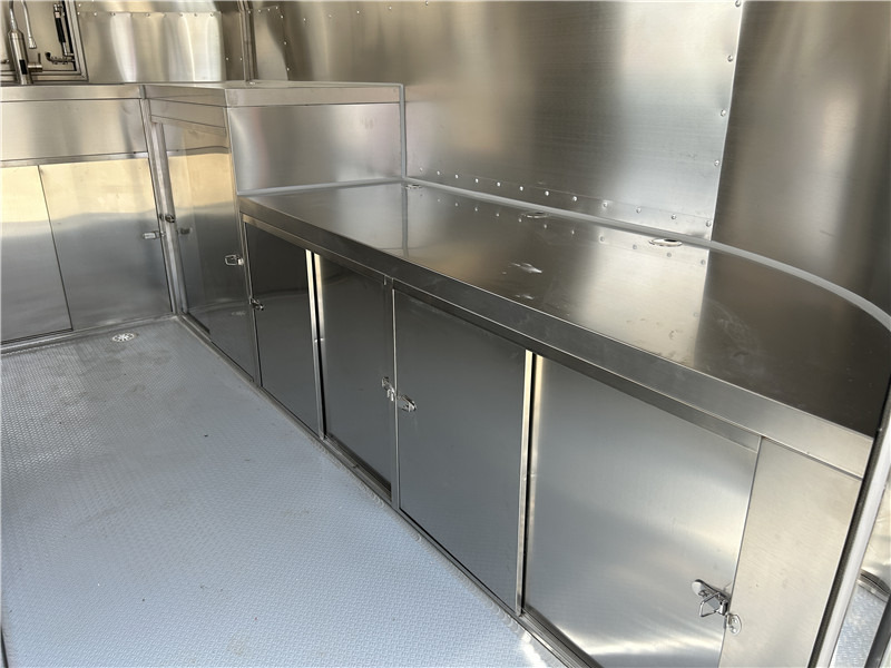 عربة الطعام لنقل الطعام Small Food Trailer Crepes, Gelato & More | European Street Food Truck: صور 13 عربة الطعام لنقل الطعام Small Food Trailer Crepes, Gelato & More | European Street Food Truck: صور 13