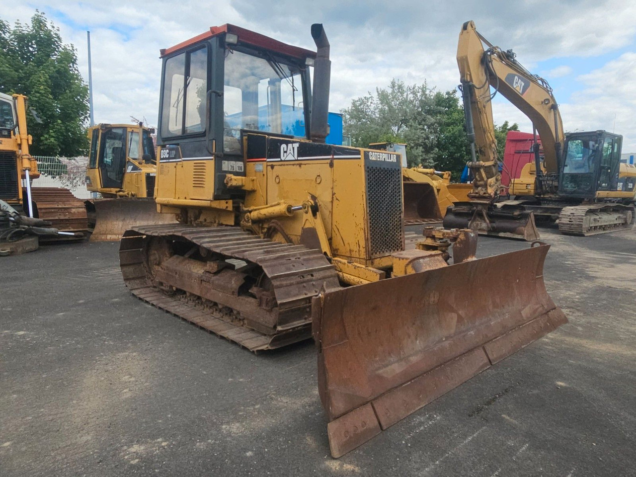 CAT D3C Raupe - بلدوزر: صور 4 CAT D3C Raupe - بلدوزر: صور 4
