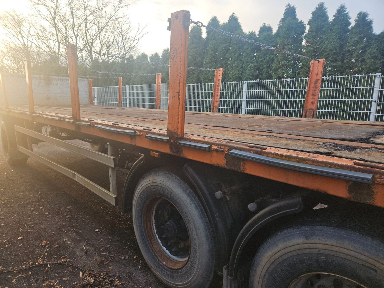 HKM L24/100E Plattformanhänger Rungen Blattfederung - مقطورات مسطحة: صور 3 HKM L24/100E Plattformanhänger Rungen Blattfederung - مقطورات مسطحة: صور 3