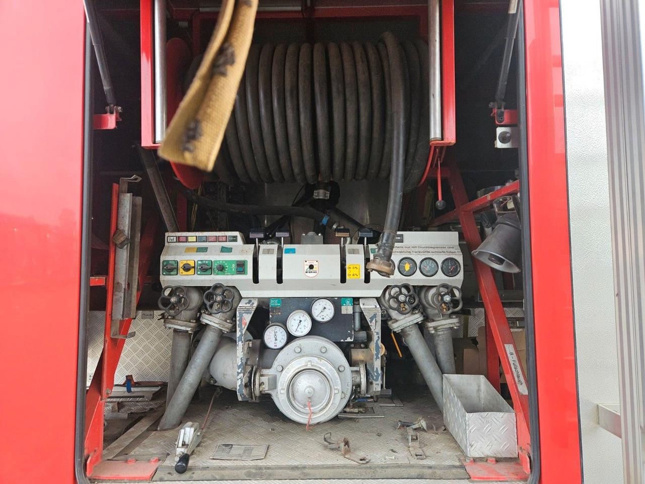 MAN KAT 6x6 Tanklöschfahrzeug - شاحنة صهريج: صور 5 MAN KAT 6x6 Tanklöschfahrzeug - شاحنة صهريج: صور 5