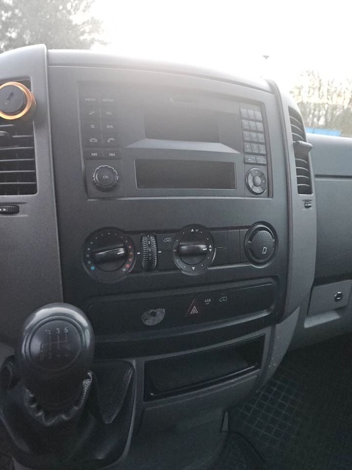 Mercedes-Benz Sprinter II Pritsche 314 CDI - الشاحنات الصغيرة المسطحة: صور 5 Mercedes-Benz Sprinter II Pritsche 314 CDI - الشاحنات الصغيرة المسطحة: صور 5