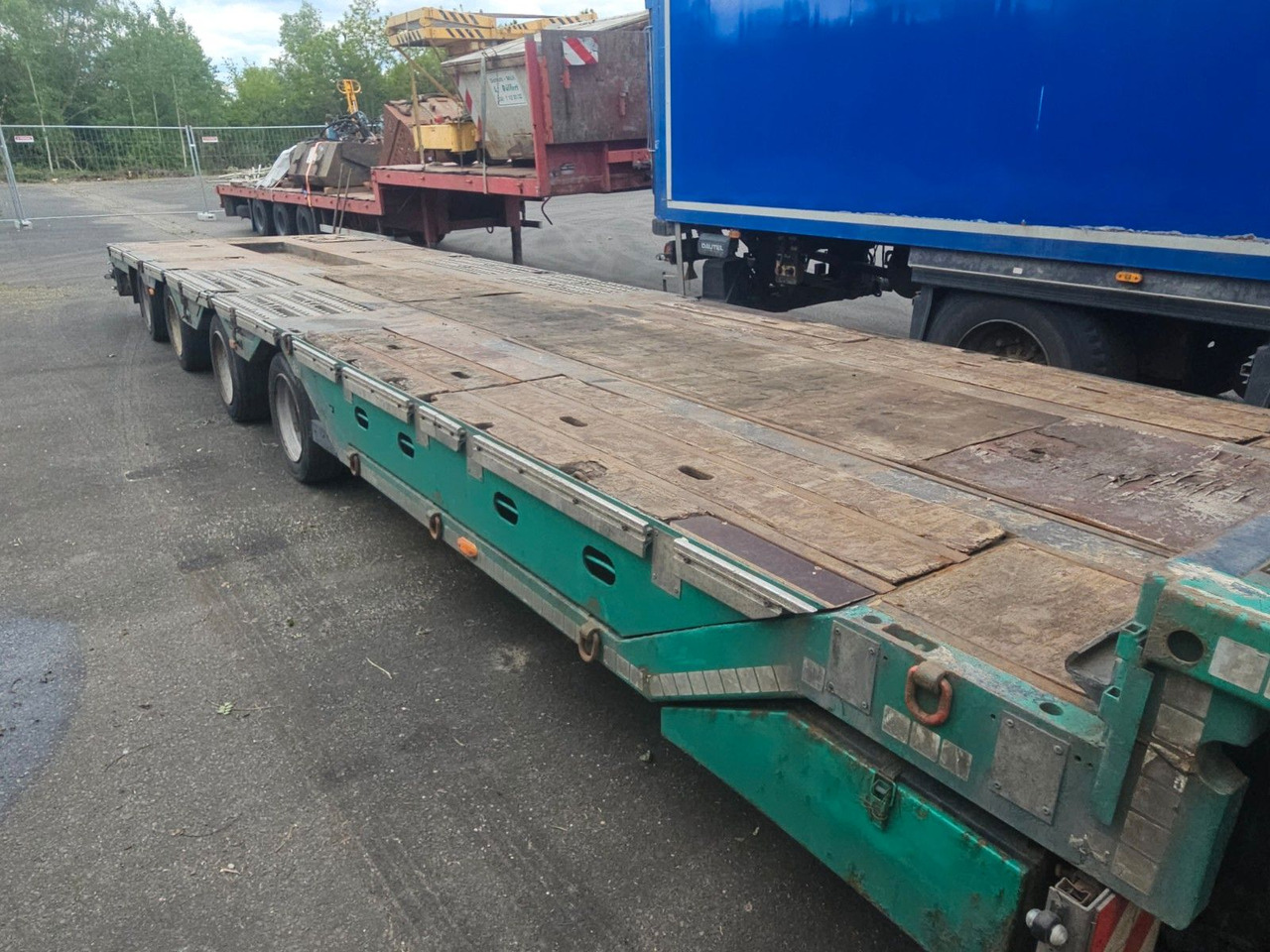 Meusburger MPG-4 Tieflader mit Radmulden 39.5t - عربة مسطحة منخفضة نصف مقطورة: صور 4 Meusburger MPG-4 Tieflader mit Radmulden 39.5t - عربة مسطحة منخفضة نصف مقطورة: صور 4