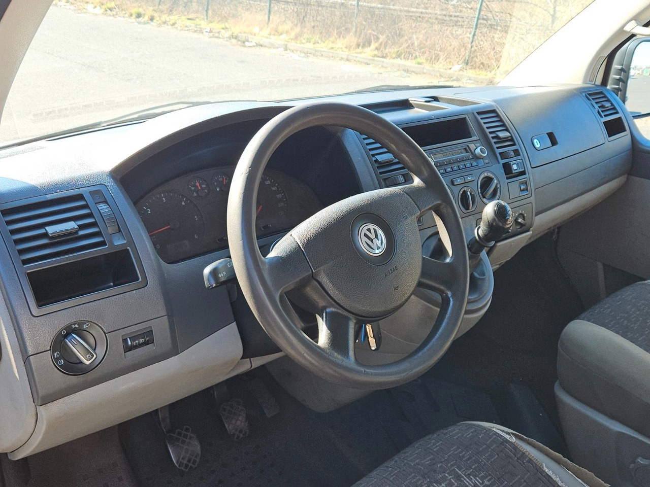 Volkswagen T5 lang 9 Sitzer, Klima, Standheizung - ميكروباص: صور 5 Volkswagen T5 lang 9 Sitzer, Klima, Standheizung - ميكروباص: صور 5