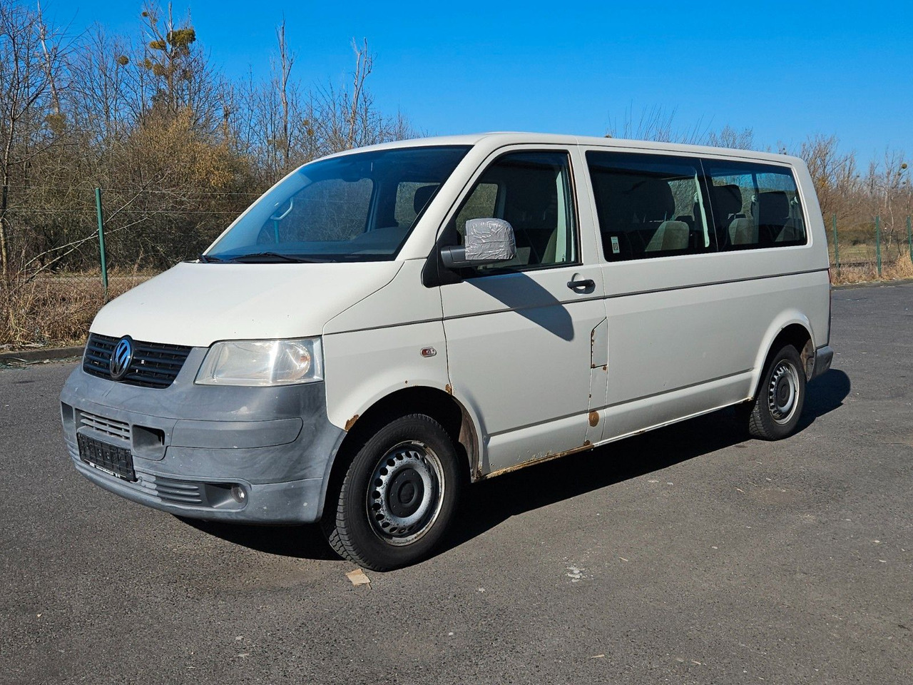 Volkswagen T5 lang 9 Sitzer, Klima, Standheizung - ميكروباص: صور 1 Volkswagen T5 lang 9 Sitzer, Klima, Standheizung - ميكروباص: صور 1
