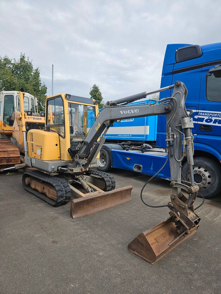 Volvo EC30 Minibagger - حفارة مصغرة: صور 1 Volvo EC30 Minibagger - حفارة مصغرة: صور 1