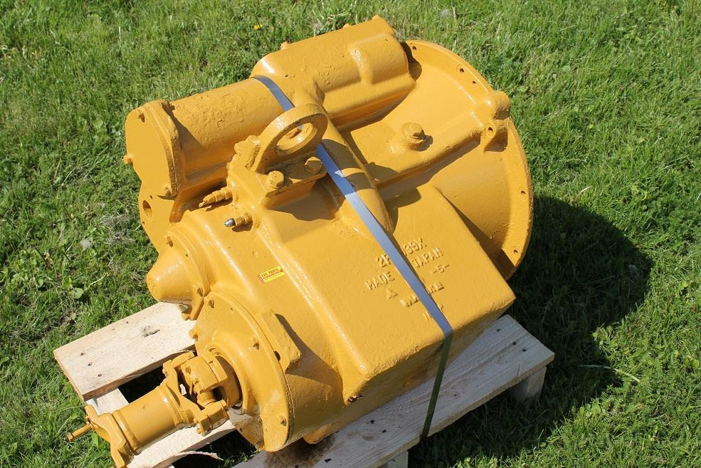 Caterpillar D 3 C - علبة التروس - آلات البناء: صور 2 Caterpillar D 3 C - علبة التروس - آلات البناء: صور 2