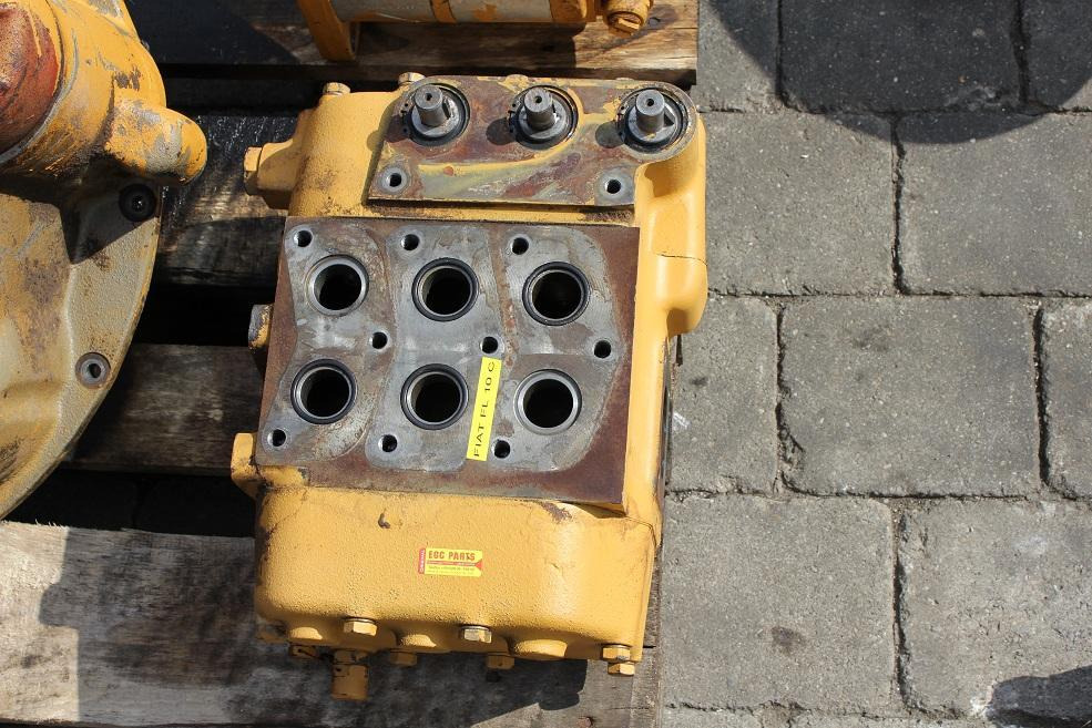 Fiat-Allis FL 10 C Laderaupe - قطع الغيار - اللودر المجنزر: صور 1 Fiat-Allis FL 10 C Laderaupe - قطع الغيار - اللودر المجنزر: صور 1