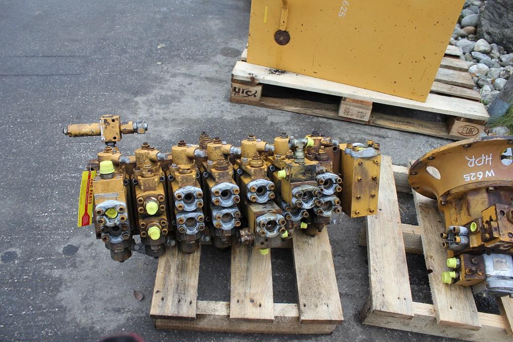 Furukawa W 625 - صمام هيدروليكي - آلات البناء: صور 3 Furukawa W 625 - صمام هيدروليكي - آلات البناء: صور 3