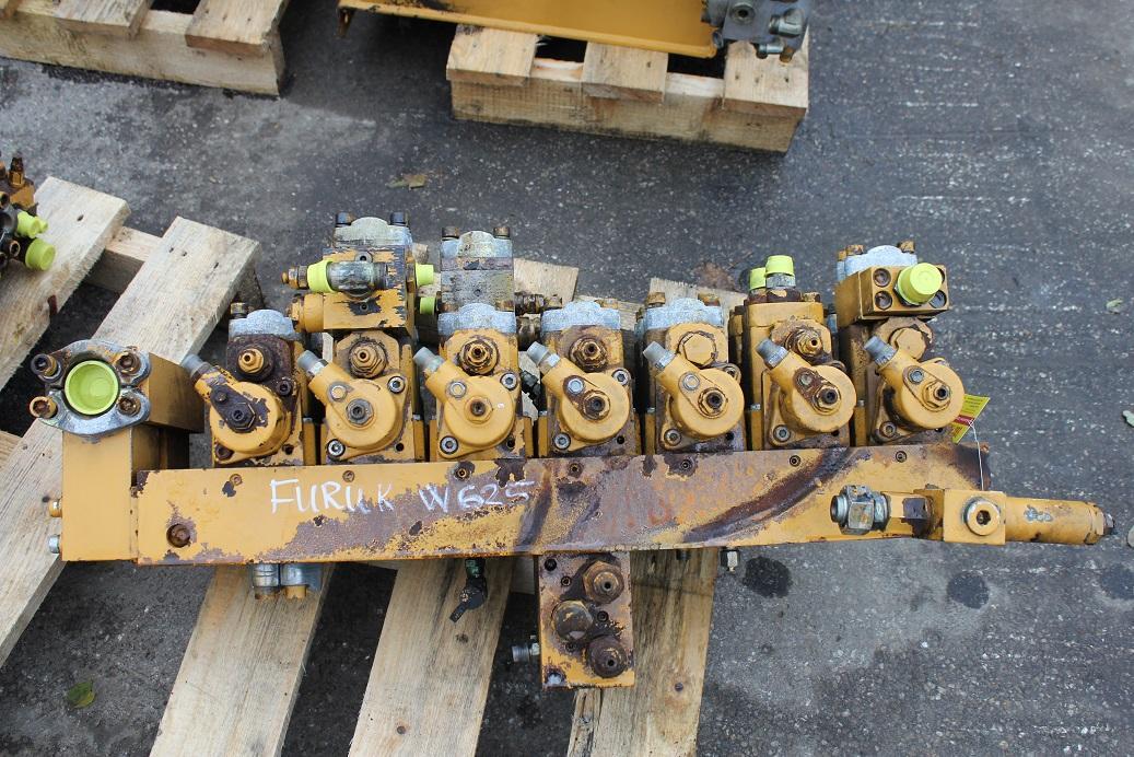 Furukawa W 625 - صمام هيدروليكي - آلات البناء: صور 1 Furukawa W 625 - صمام هيدروليكي - آلات البناء: صور 1