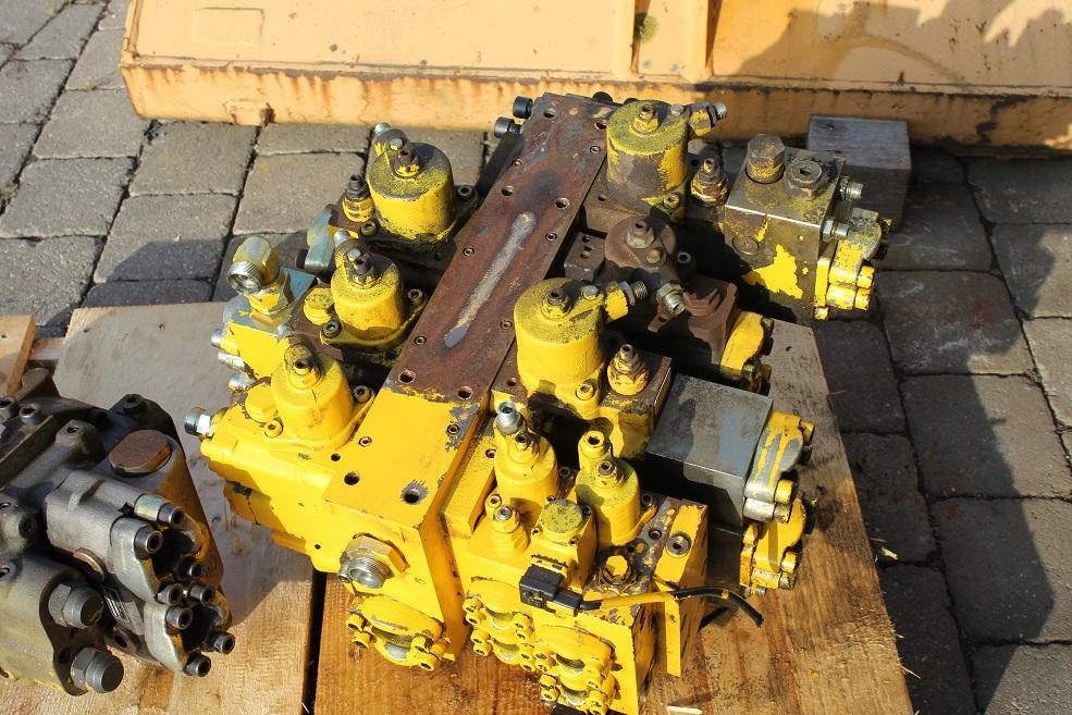 Furukawa W 735 - صمام هيدروليكي - آلات البناء: صور 2 Furukawa W 735 - صمام هيدروليكي - آلات البناء: صور 2