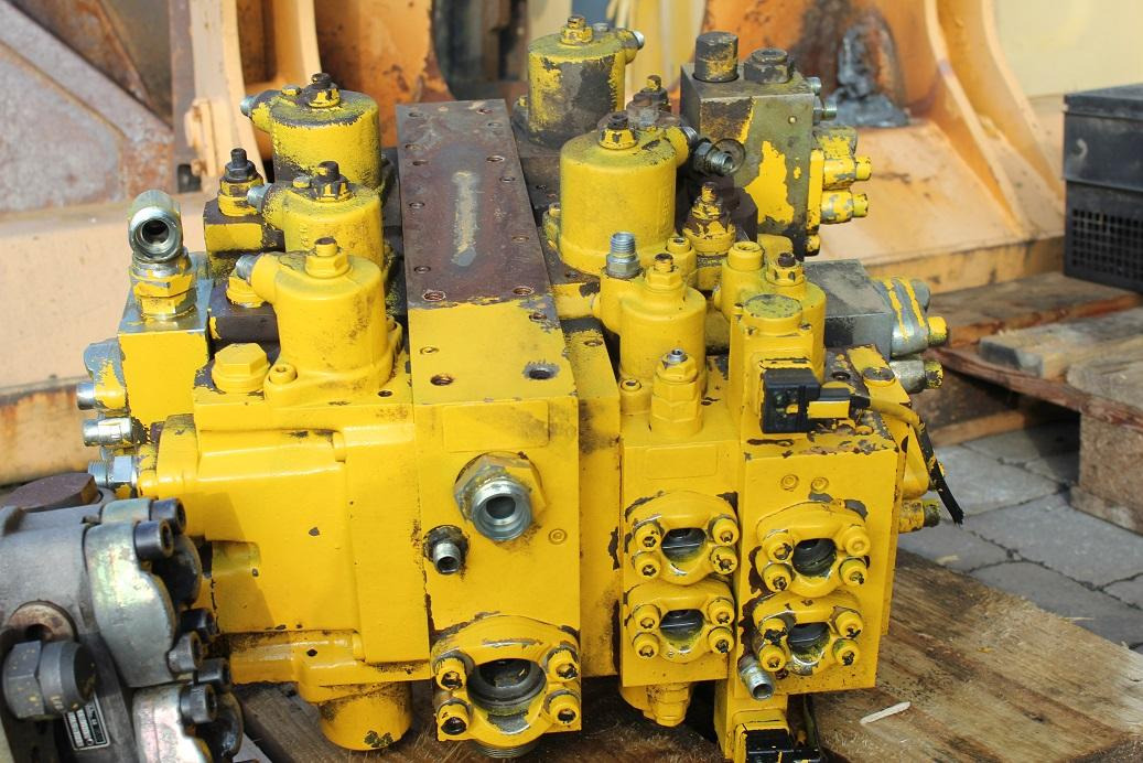 Furukawa W 735 - صمام هيدروليكي - آلات البناء: صور 4 Furukawa W 735 - صمام هيدروليكي - آلات البناء: صور 4