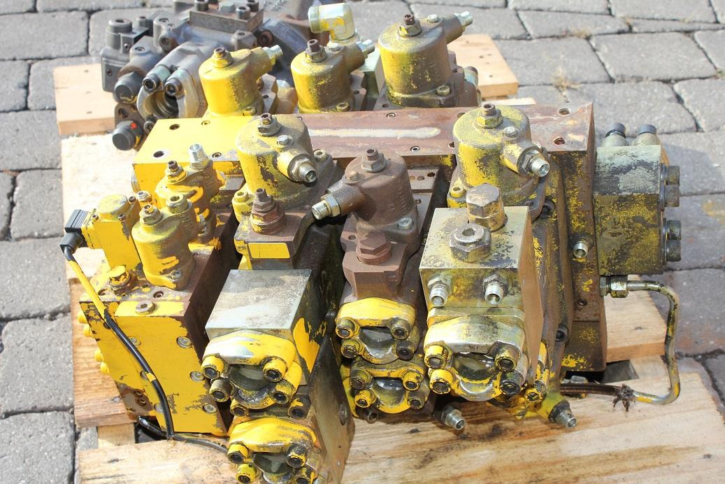 Furukawa W 735 - صمام هيدروليكي - آلات البناء: صور 1 Furukawa W 735 - صمام هيدروليكي - آلات البناء: صور 1