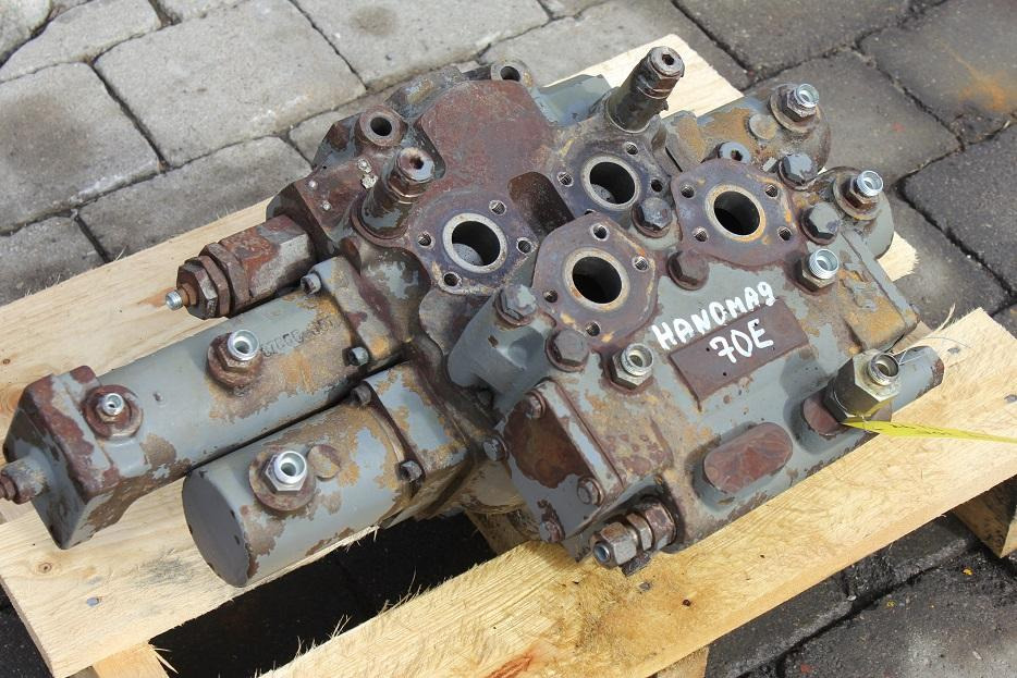 Hanomag 70E - صمام هيدروليكي - آلات البناء: صور 4 Hanomag 70E - صمام هيدروليكي - آلات البناء: صور 4