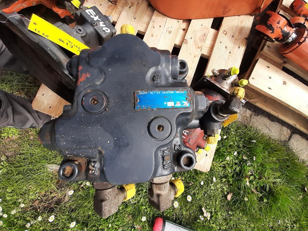 Hitachi EX 40 - محرك سوينغ - آلات البناء: صور 5 Hitachi EX 40 - محرك سوينغ - آلات البناء: صور 5