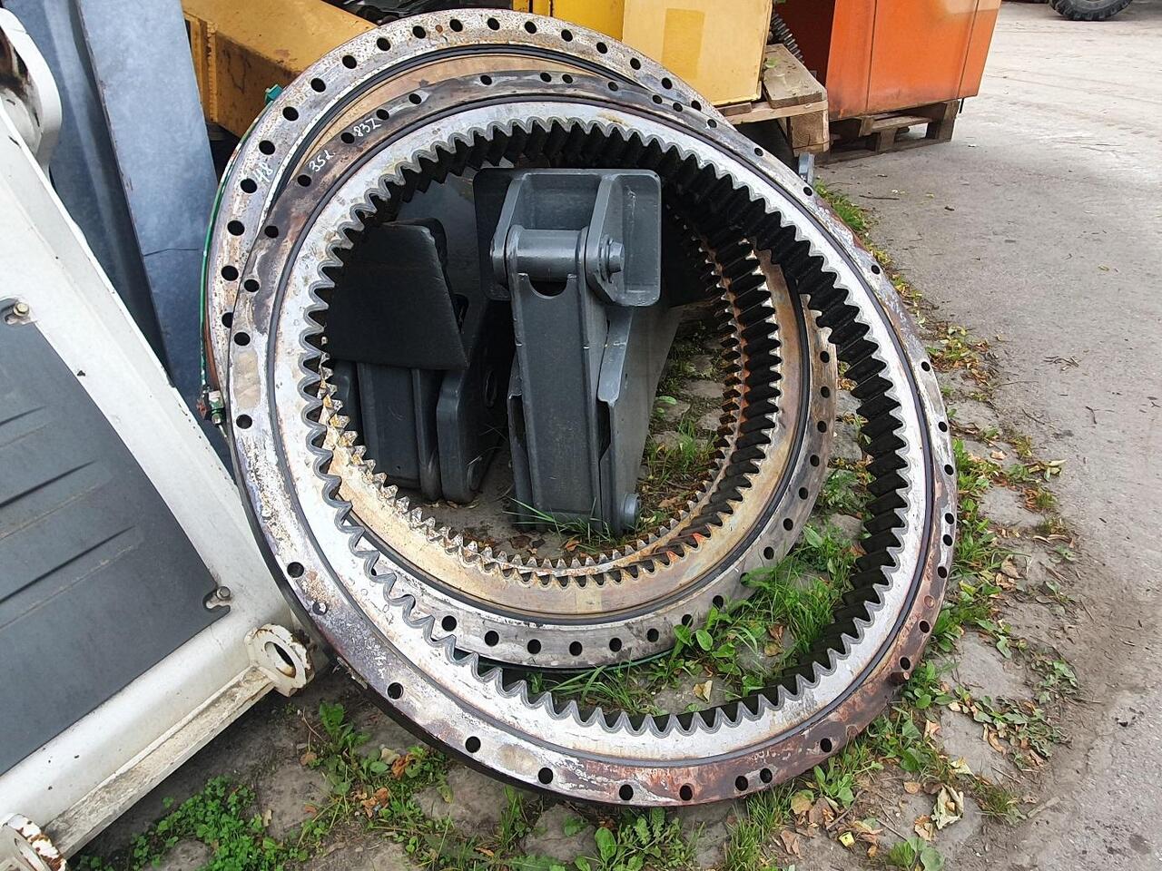 Hitachi ZX 250 LC N 3 - حلقة الدوران - آلات البناء: صور 2 Hitachi ZX 250 LC N 3 - حلقة الدوران - آلات البناء: صور 2