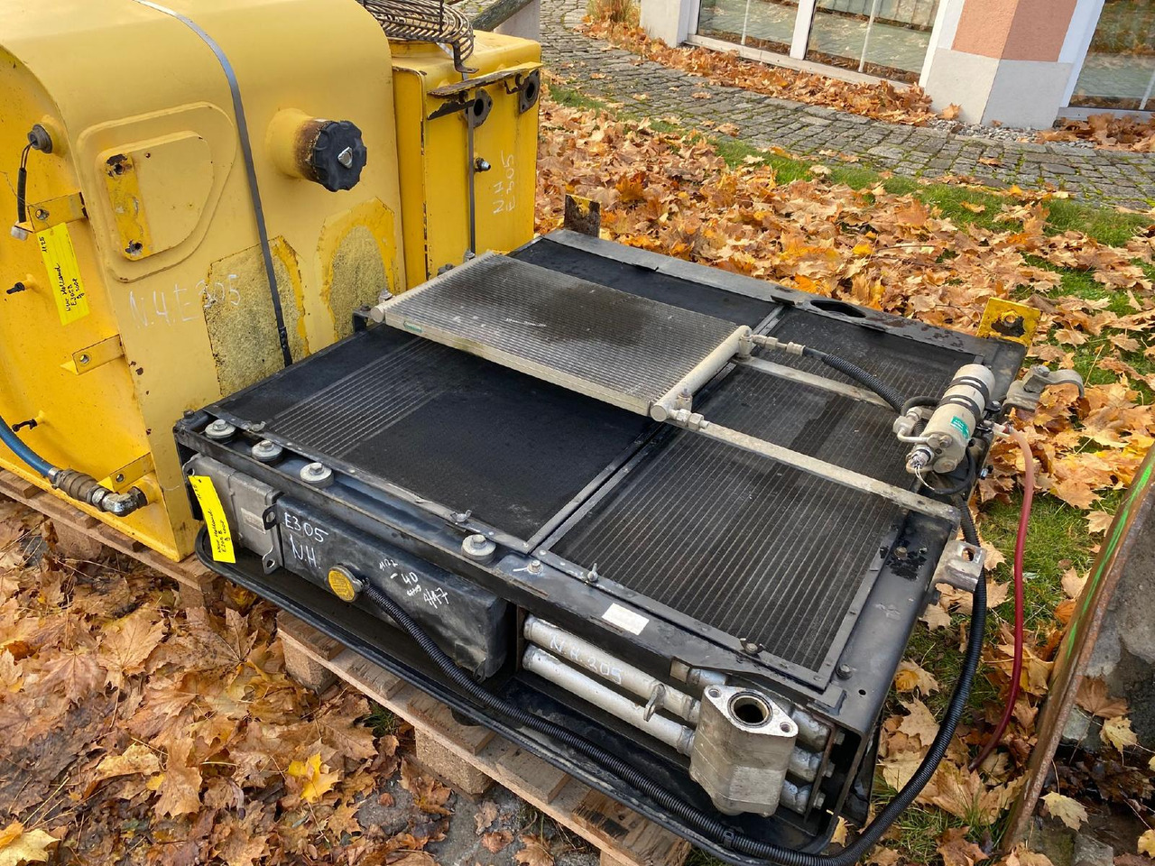 Holland E 305 - نظام التبريد - آلات البناء: صور 5 Holland E 305 - نظام التبريد - آلات البناء: صور 5