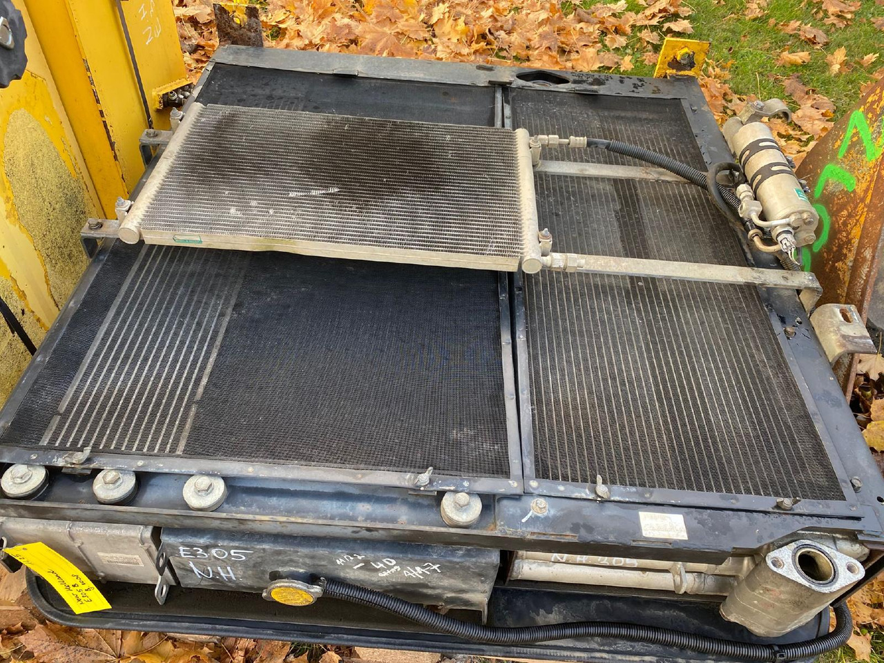 Holland E 305 - نظام التبريد - آلات البناء: صور 2 Holland E 305 - نظام التبريد - آلات البناء: صور 2