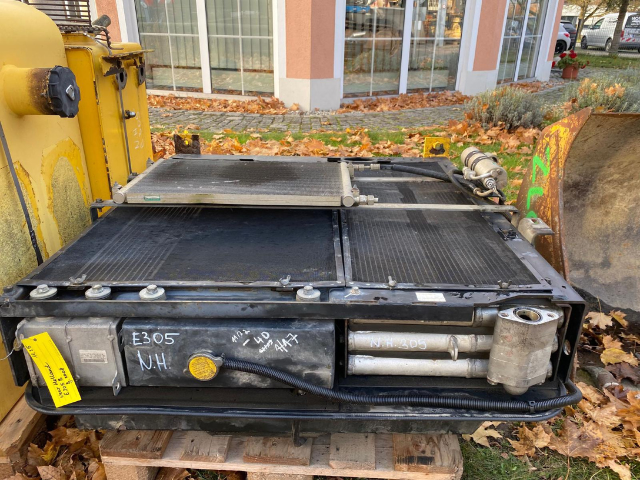 Holland E 305 - نظام التبريد - آلات البناء: صور 3 Holland E 305 - نظام التبريد - آلات البناء: صور 3