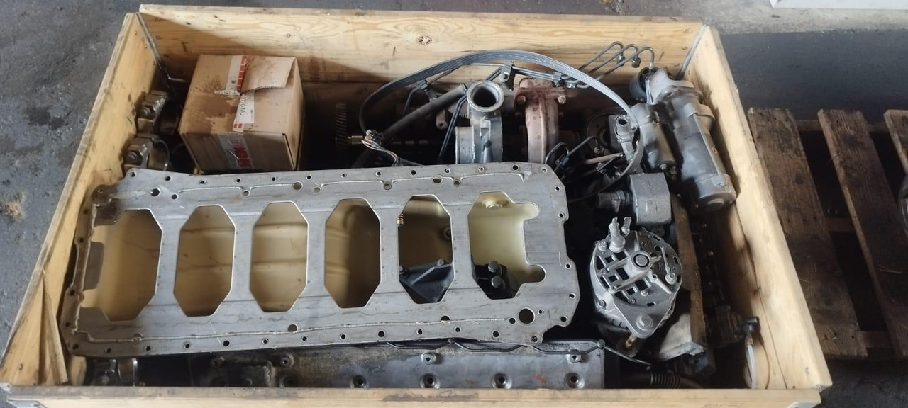 المحرك - آلات البناء Komatsu SAA6D102E-2: صور 8