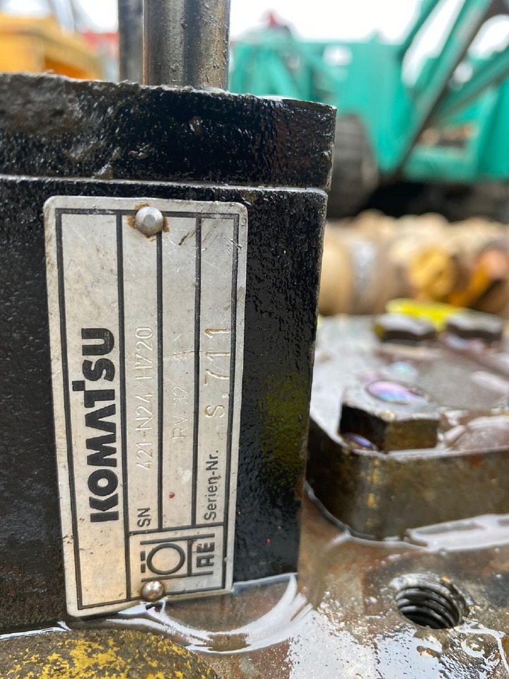 Komatsu WA 470-3 - صمام هيدروليكي - آلات البناء: صور 3 Komatsu WA 470-3 - صمام هيدروليكي - آلات البناء: صور 3