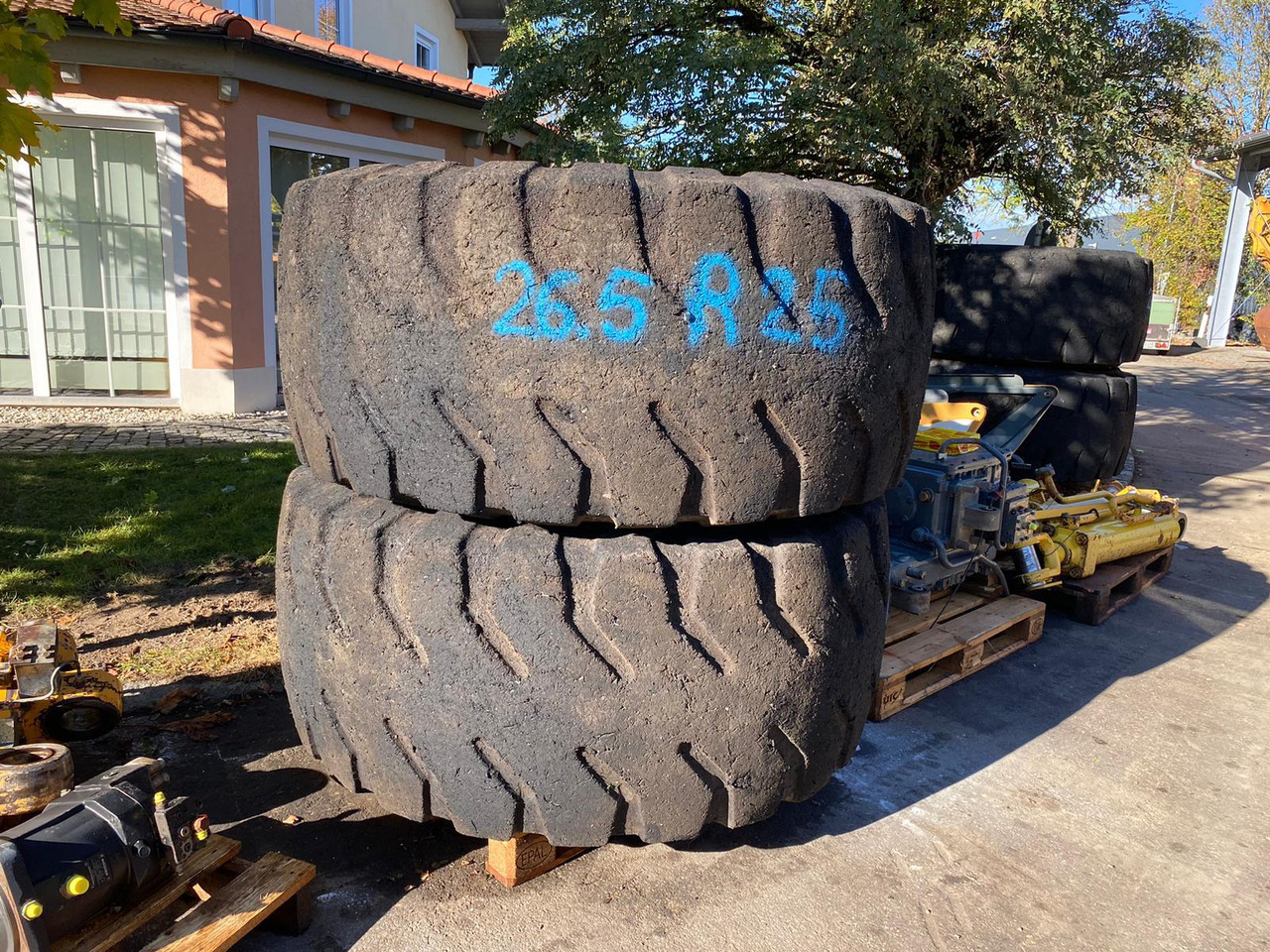 Liebherr 26,5R25 aus L564 - الإطارات - آلات البناء: صور 1 Liebherr 26,5R25 aus L564 - الإطارات - آلات البناء: صور 1