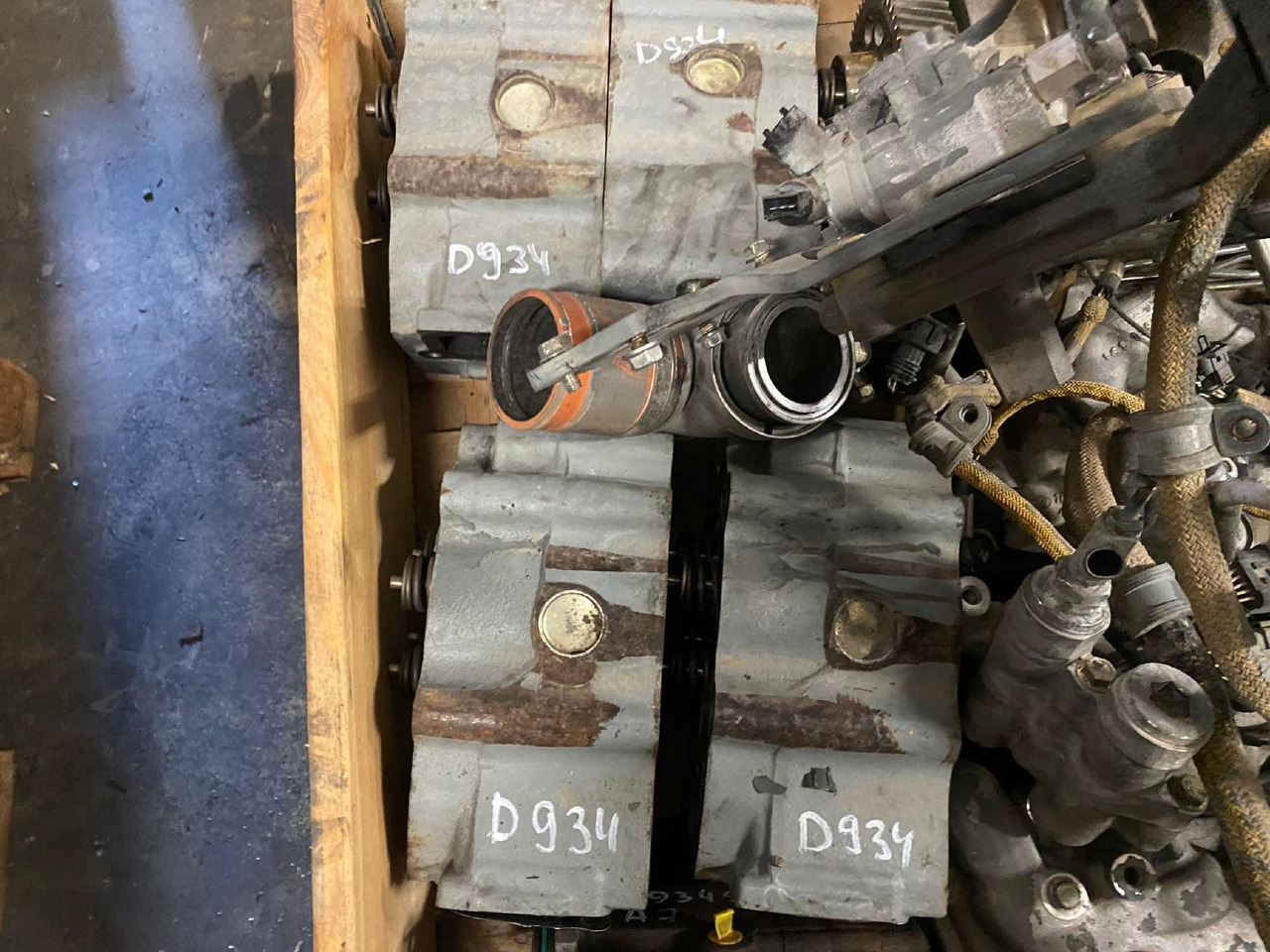 Liebherr D934S A7 - المحرك و قطع الغيار - آلات البناء: صور 3 Liebherr D934S A7 - المحرك و قطع الغيار - آلات البناء: صور 3