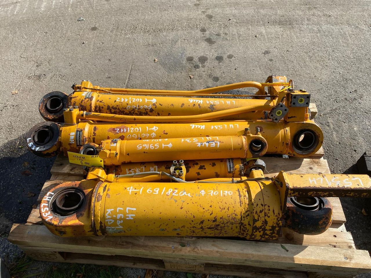 Liebherr L531 - الاسطوانة الهيدروليكية - آلات البناء: صور 3 Liebherr L531 - الاسطوانة الهيدروليكية - آلات البناء: صور 3