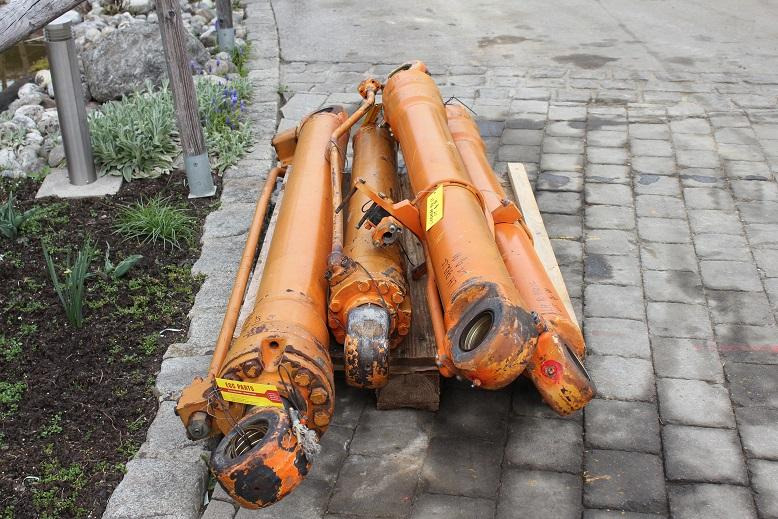 Liebherr R 912 LC LIT - الاسطوانة الهيدروليكية - آلات البناء: صور 2 Liebherr R 912 LC LIT - الاسطوانة الهيدروليكية - آلات البناء: صور 2