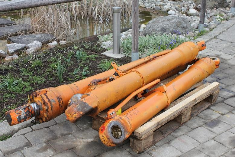 Liebherr R 912 LC LIT - الاسطوانة الهيدروليكية - آلات البناء: صور 1 Liebherr R 912 LC LIT - الاسطوانة الهيدروليكية - آلات البناء: صور 1