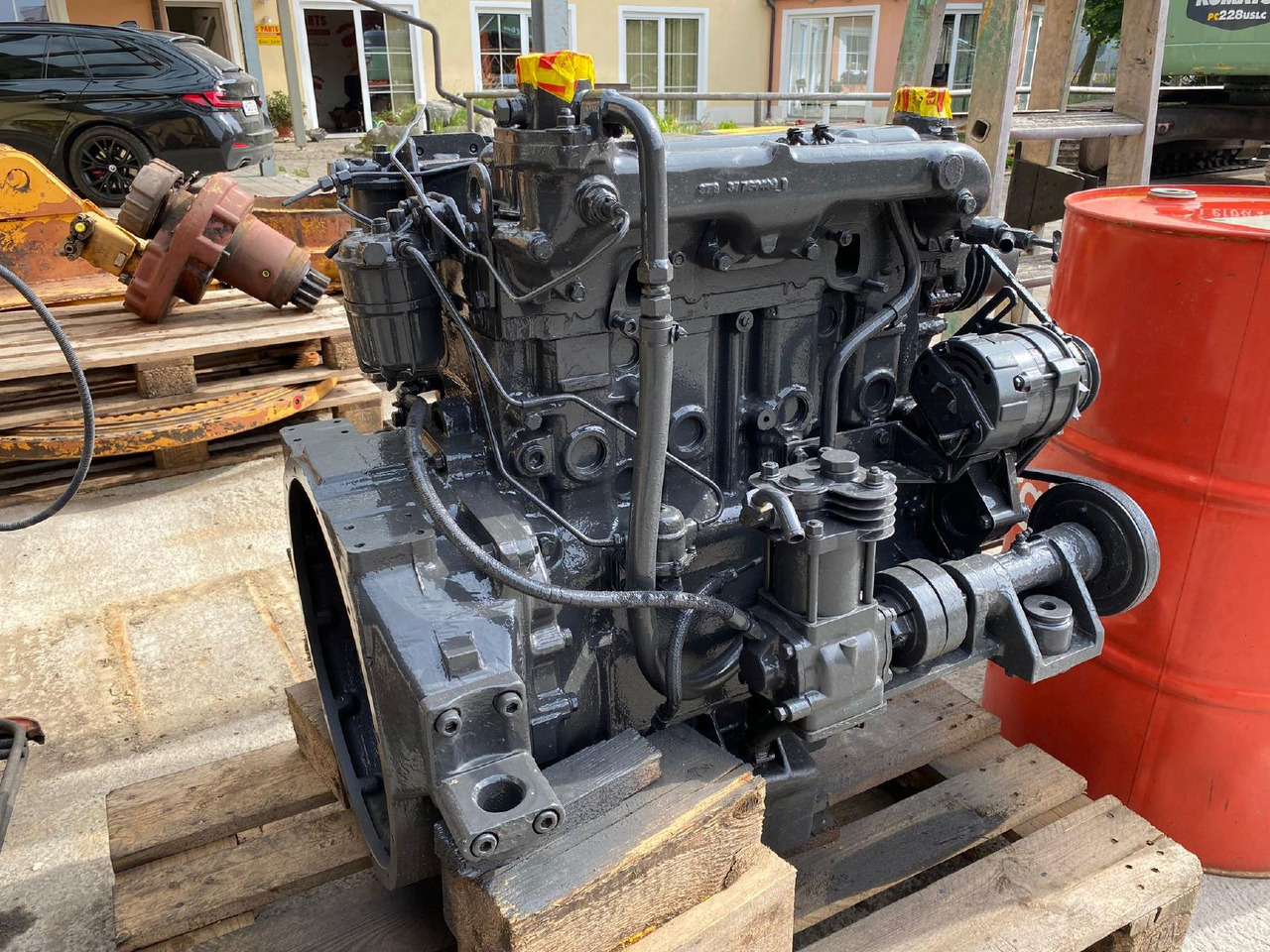 Perkins LF 4.248 aus Hanomag 33C - المحرك - آلات البناء: صور 2 Perkins LF 4.248 aus Hanomag 33C - المحرك - آلات البناء: صور 2