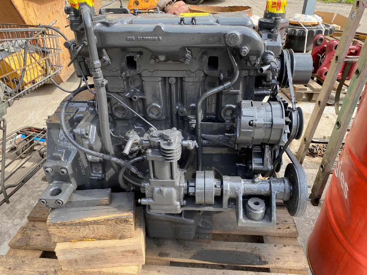 Perkins LF 4.248 aus Hanomag 33C - المحرك - آلات البناء: صور 4 Perkins LF 4.248 aus Hanomag 33C - المحرك - آلات البناء: صور 4