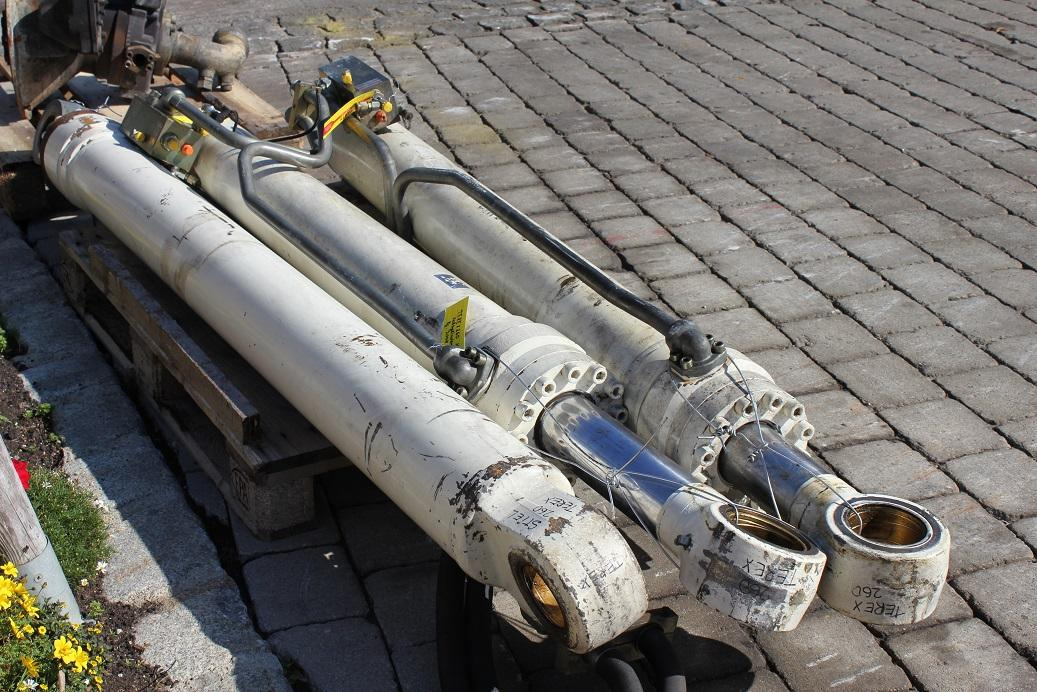 Terex TC 260 LC - الاسطوانة الهيدروليكية - آلات البناء: صور 4 Terex TC 260 LC - الاسطوانة الهيدروليكية - آلات البناء: صور 4