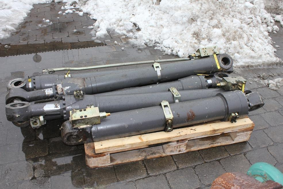 Volvo W 160 B - الاسطوانة الهيدروليكية - آلات البناء: صور 4 Volvo W 160 B - الاسطوانة الهيدروليكية - آلات البناء: صور 4