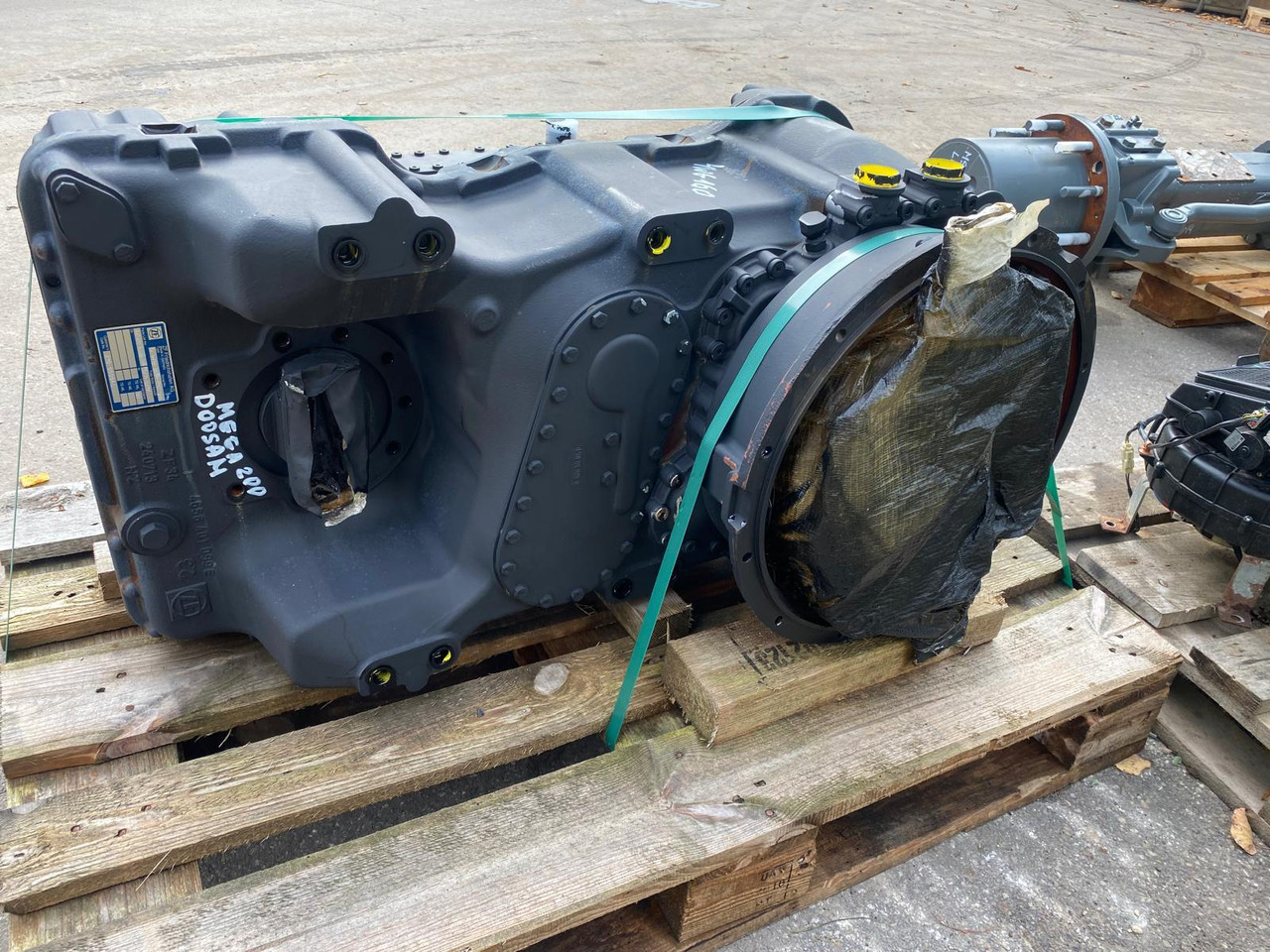 ZF 4 WG 160 - علبة التروس - آلات البناء: صور 1 ZF 4 WG 160 - علبة التروس - آلات البناء: صور 1