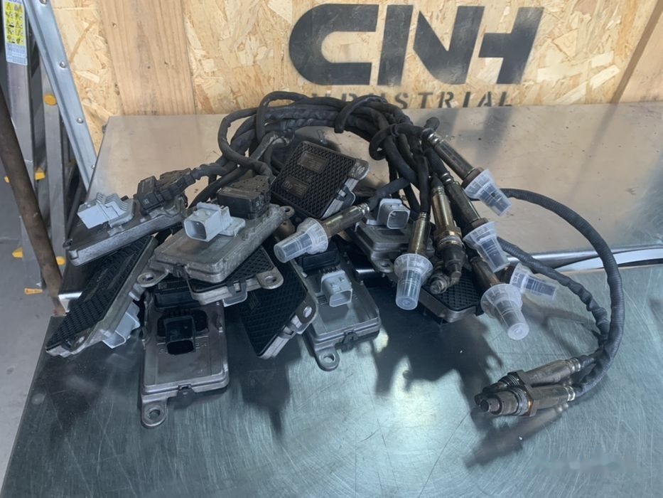 Continental NOX Adblue Daf xf 106 Cummins Euro 6 4326862 DAF Xf 106 Euro 6 / 4326862 NOX Czujnik Spalin truck - مِکشاف - شاحنة: صور 1 Continental NOX Adblue Daf xf 106 Cummins Euro 6 4326862 DAF Xf 106 Euro 6 / 4326862 NOX Czujnik Spalin truck - مِکشاف - شاحنة: صور 1