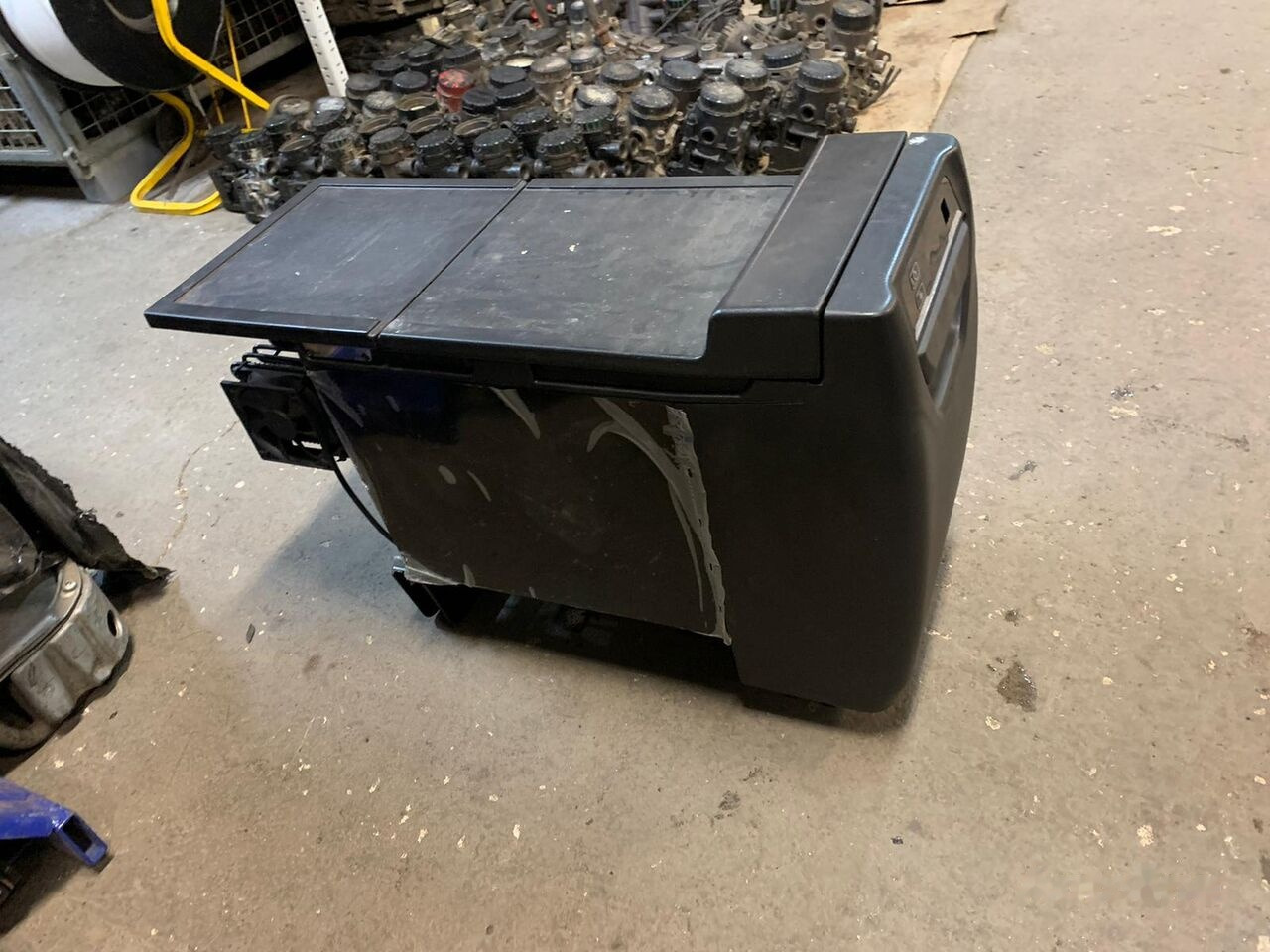 IVECO indel B 5802797207 SP940 24L stan nieznany 5802797207 IVECO - الكابينة والداخلية - شاحنة: صور 1 IVECO indel B 5802797207 SP940 24L stan nieznany 5802797207 IVECO - الكابينة والداخلية - شاحنة: صور 1