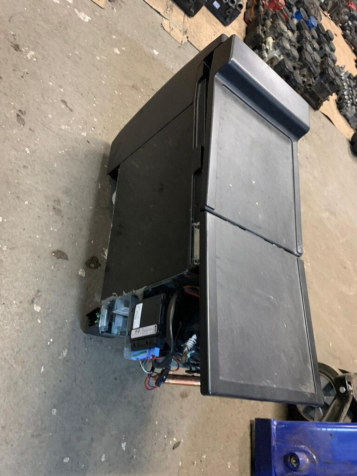 IVECO indel B 5802797207 SP940 24L stan nieznany 5802797207 IVECO - الكابينة والداخلية - شاحنة: صور 4 IVECO indel B 5802797207 SP940 24L stan nieznany 5802797207 IVECO - الكابينة والداخلية - شاحنة: صور 4