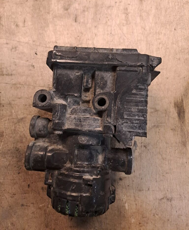 Knorr-Bremse K050211 MAN - صمام الفرامل - شاحنة: صور 1 Knorr-Bremse K050211 MAN - صمام الفرامل - شاحنة: صور 1