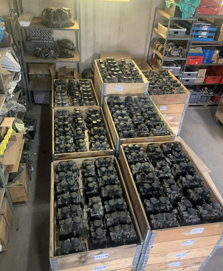 Knorr-Bremse TEBS ES2060 K019312 Knorr-Bremse - صمام الفرامل - مقطورة: صور 1 Knorr-Bremse TEBS ES2060 K019312 Knorr-Bremse - صمام الفرامل - مقطورة: صور 1