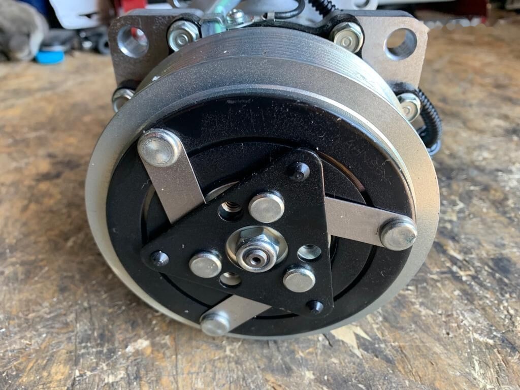 MAN Sanden SD7H15 51.77970-7028 MAN TGA TGM TGX TGL NEOPLAN BUS truck - كمبروسر مكيف - شاحنة: صور 2 MAN Sanden SD7H15 51.77970-7028 MAN TGA TGM TGX TGL NEOPLAN BUS truck - كمبروسر مكيف - شاحنة: صور 2