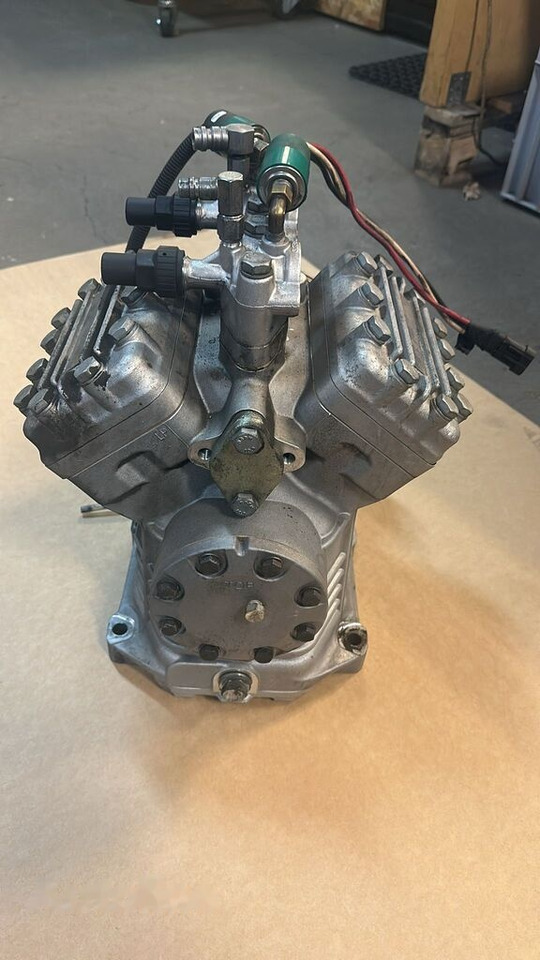 Sprężarka kompresor klimatyzacji Bock Eberspacher FKX40/470K 8862010000407 - كمبروسر مكيف - شاحنة: صور 2 Sprężarka kompresor klimatyzacji Bock Eberspacher FKX40/470K 8862010000407 - كمبروسر مكيف - شاحنة: صور 2