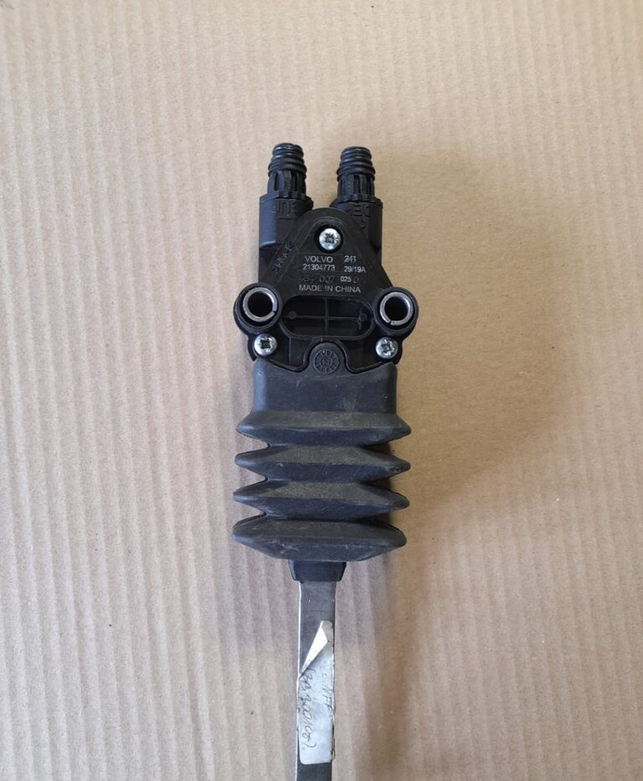 WABCO 21304773   Volvo FH / FM truck - الكابينة والداخلية - شاحنة: صور 3 WABCO 21304773   Volvo FH / FM truck - الكابينة والداخلية - شاحنة: صور 3