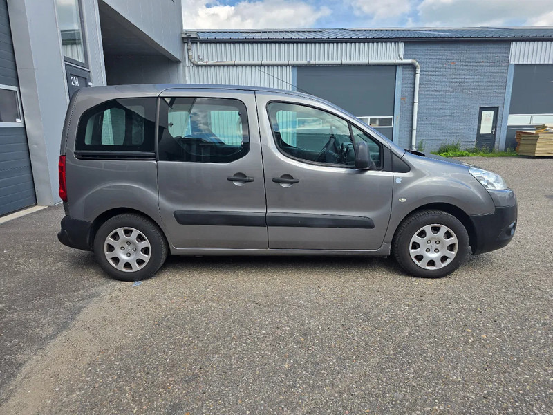 Peugeot Partner 1.6 benzine - سيارة: صور 3 Peugeot Partner 1.6 benzine - سيارة: صور 3