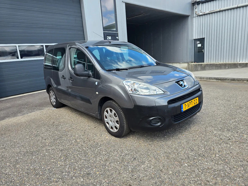 Peugeot Partner 1.6 benzine - سيارة: صور 2 Peugeot Partner 1.6 benzine - سيارة: صور 2